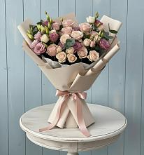 Букет цветов из:  Розы и Лизиантусы в Черге