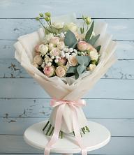 Букет цветов из:  Розы и Лизиантусы в Черге