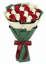 Букет Микс из красных и белых роз в Черге