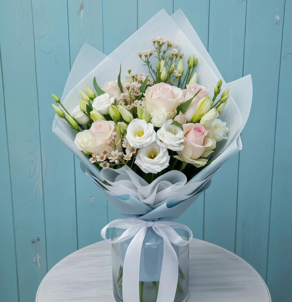 Букет цветов из: Розы и Лизиантусы в Черге