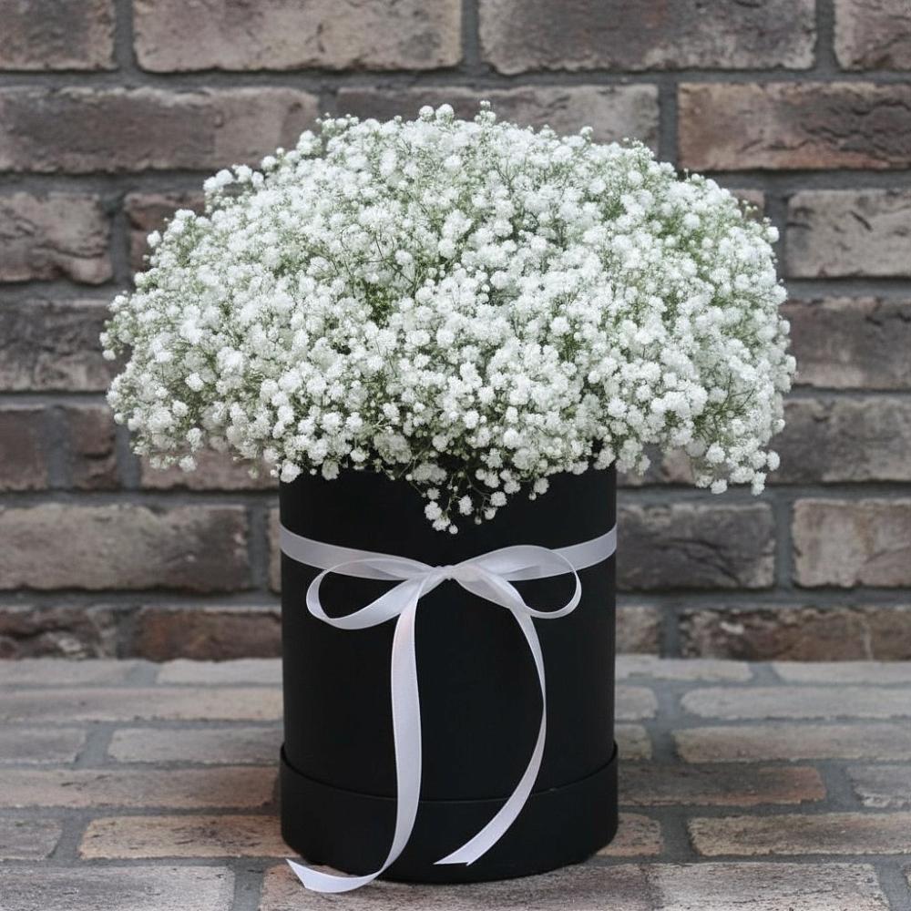 Цветочная композиция из Гипсофила в шляпной коробке в Черге