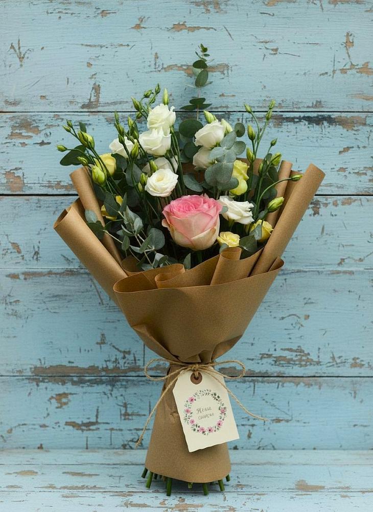 Букет цветов из: Розы и Лизиантусы в Черге