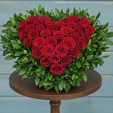 Цветочная композиция из Розы в виде сердца в Черге