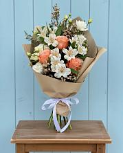 Букет цветов из:  Альстромерии, Лизиантусы, Розы и Хризантемы в Черге