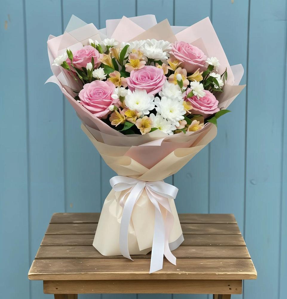 Букет цветов из: Гвоздики, Орхидеи и Розы в Черге