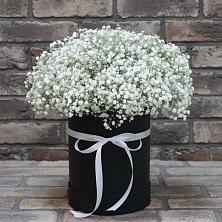 Цветочная композиция из Гипсофила в шляпной коробке в Черге