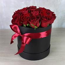 Цветочная композиция из Розы в шляпной коробке в Черге
