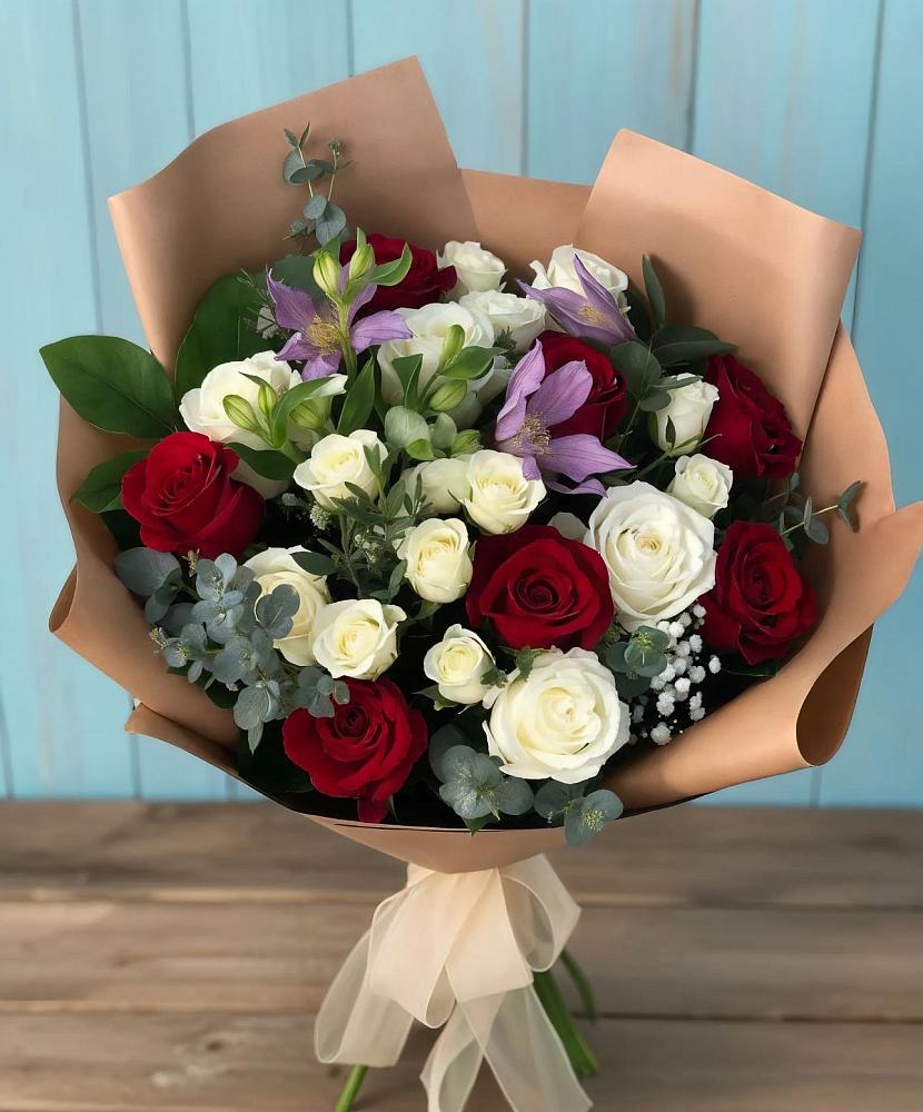 Букет цветов из: Розы и Альстромерии в Черге