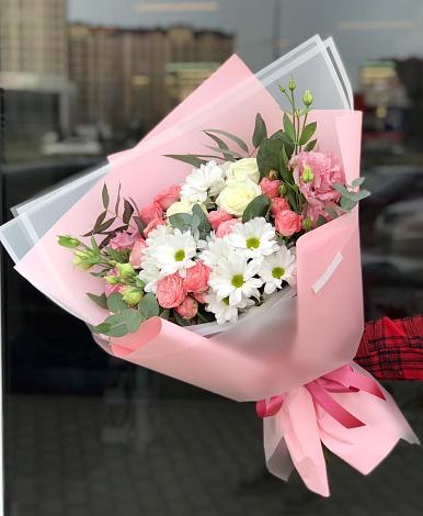 Букет цветов из: Розы, Лизиантусы и Хризантемы в Черге
