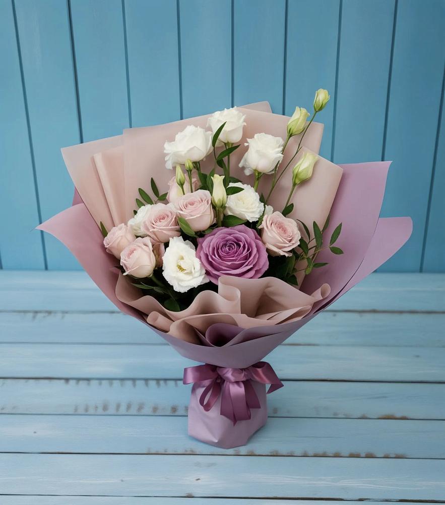 Букет цветов из: Розы и Лизиантусы в Черге